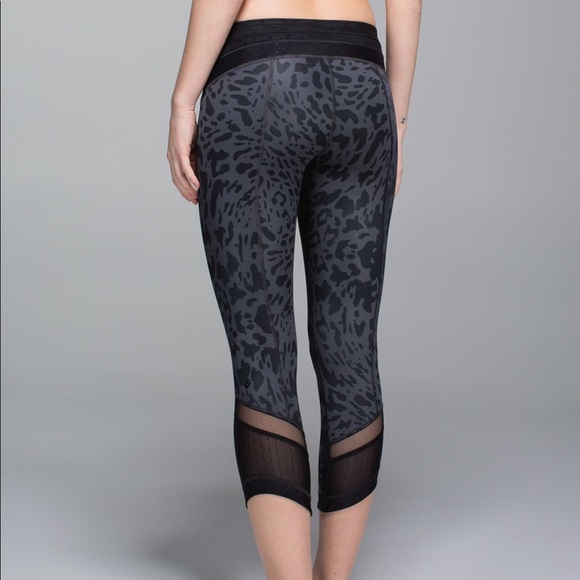 LuluLemon | Just Breathe Crop - Picture 2 of 8